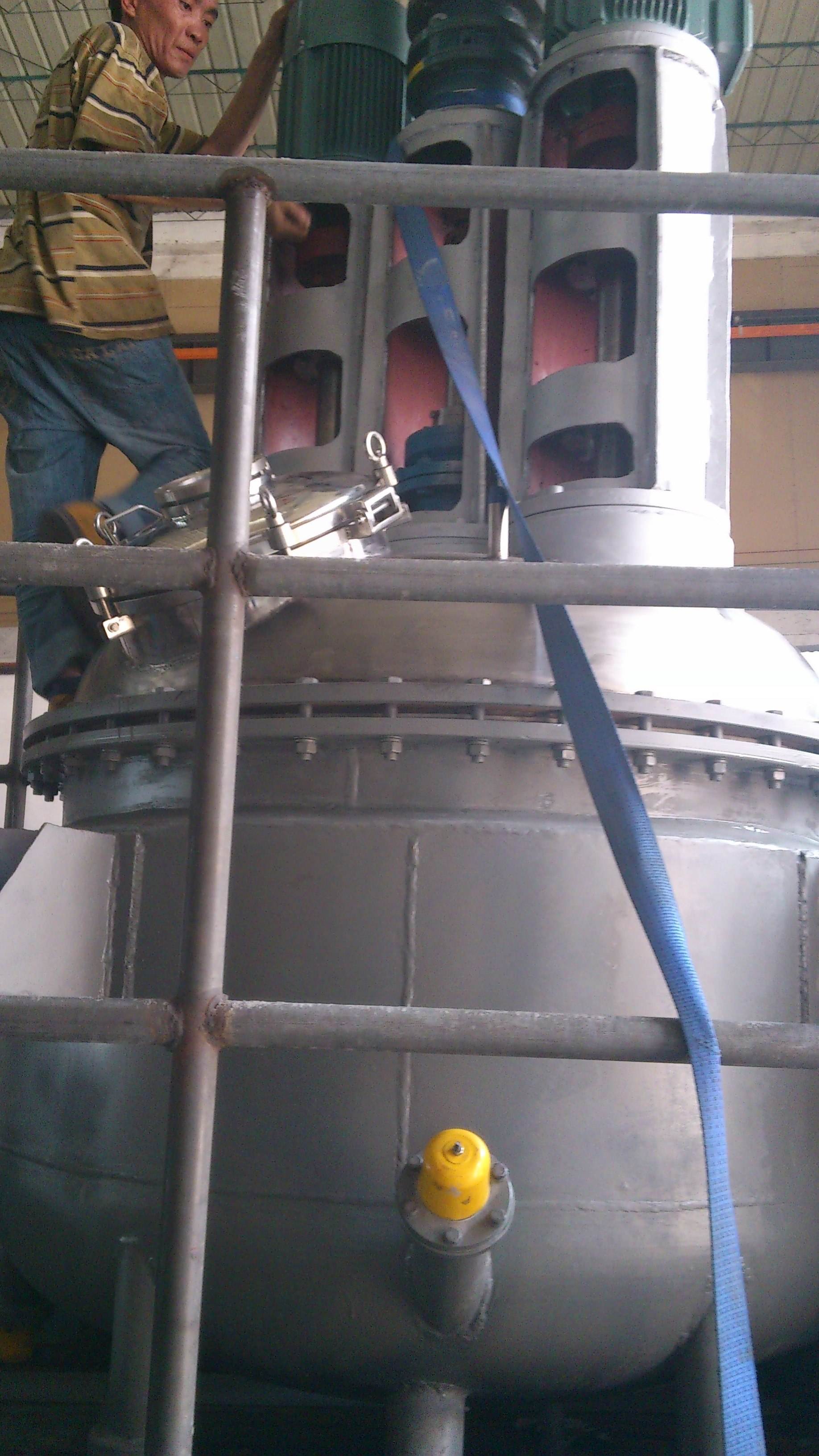 多功能反應(yīng)釜的構(gòu)成結(jié)構(gòu)、參數(shù)技術(shù)典型的主體反應(yīng)設(shè)備設(shè)計(jì)特點(diǎn)-成